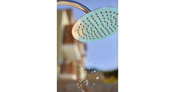 Купить уличные души для бассейнов и душевые колонны в Москве